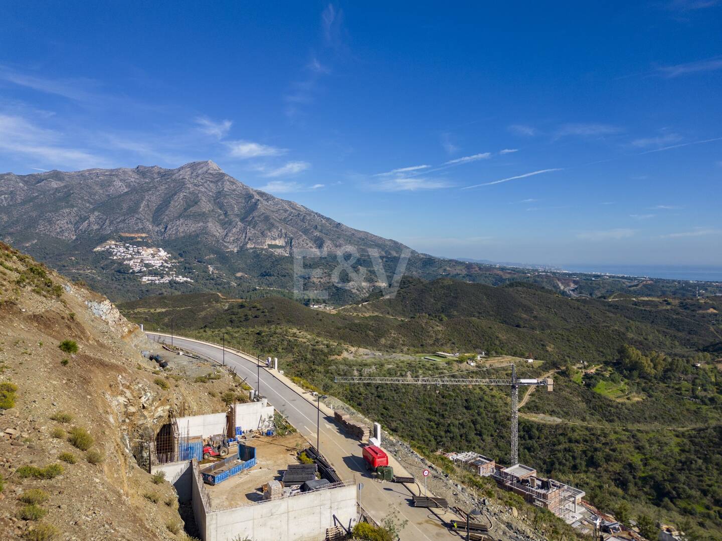 Prime South East-Facing Plot i Real de La Quinta