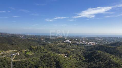 Parcela privilegiada orientada al sureste en Real de La Quinta. Potencial para villa de lujo en un resort prestigioso