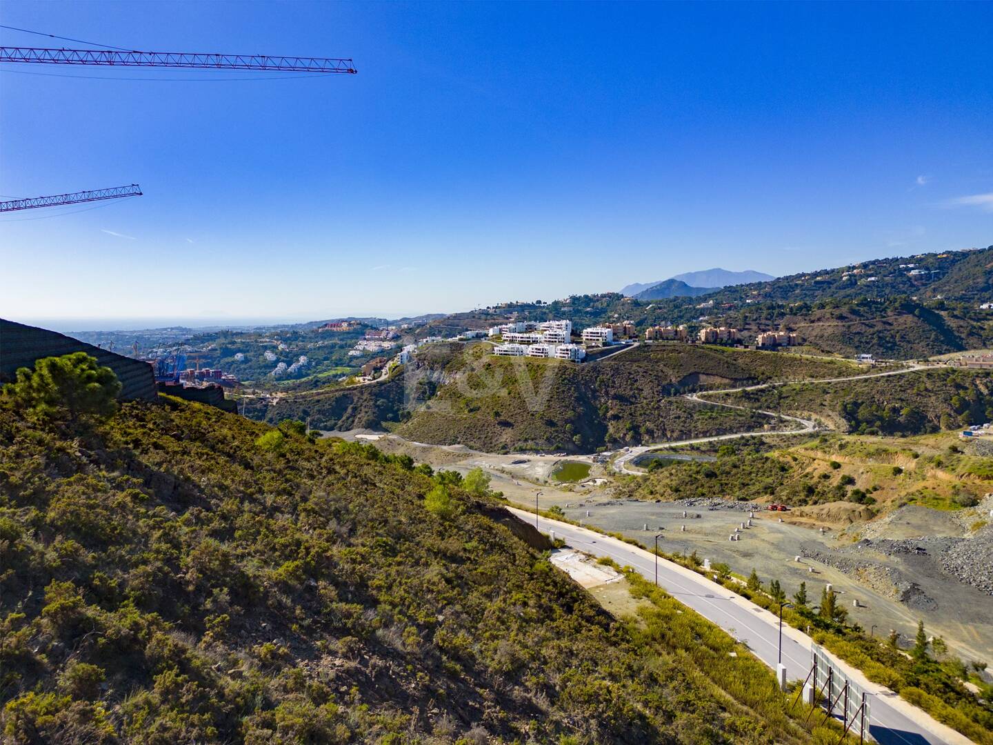 West inför tomt i ny exklusiv resort