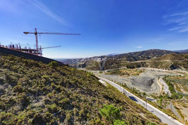 West inför tomt i ny exklusiv resort