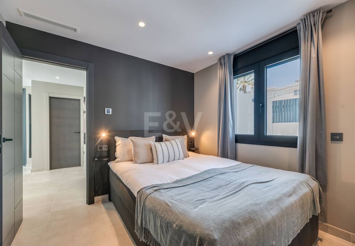 Utsökt modern villa i Marbesa - en stenkast från stranden