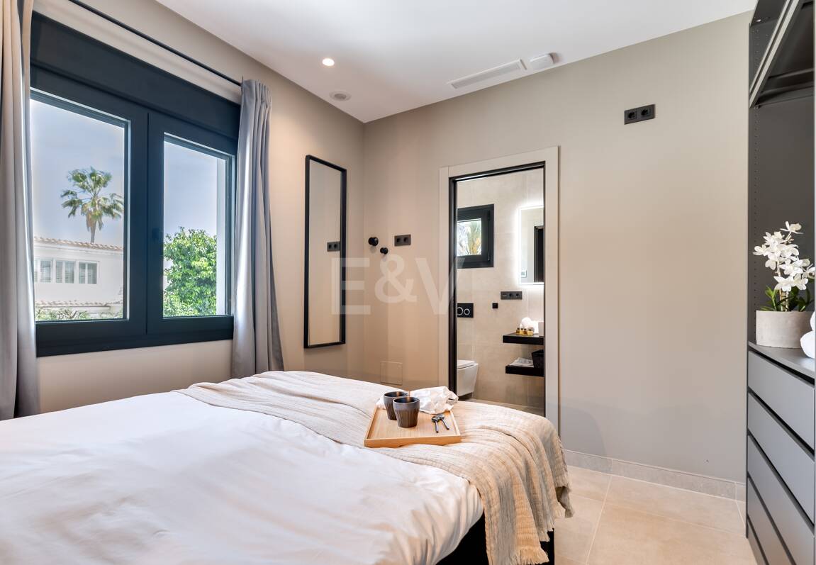 Utsökt modern villa i Marbesa - en stenkast från stranden