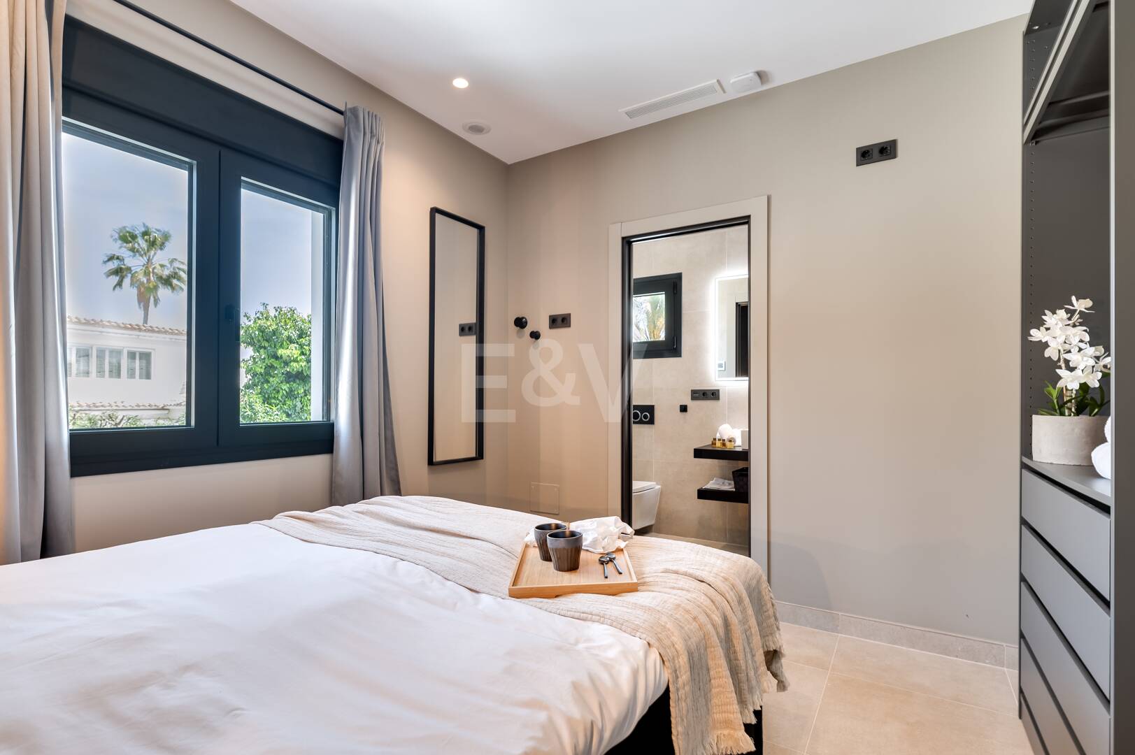 Nowoczesna willa w Marbesa - rzut kamieniami z plaży