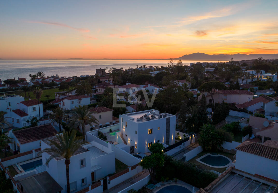Utsökt modern villa i Marbesa - en stenkast från stranden