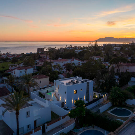 Utsökt modern villa i Marbesa - en stenkast från stranden