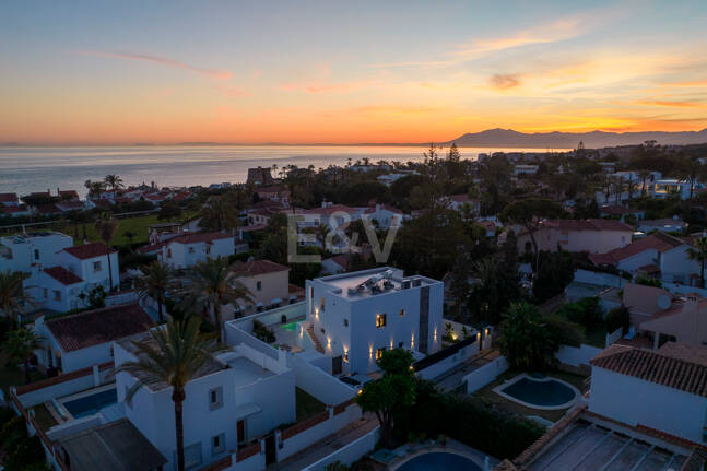 Utsökt modern villa i Marbesa - en stenkast från stranden