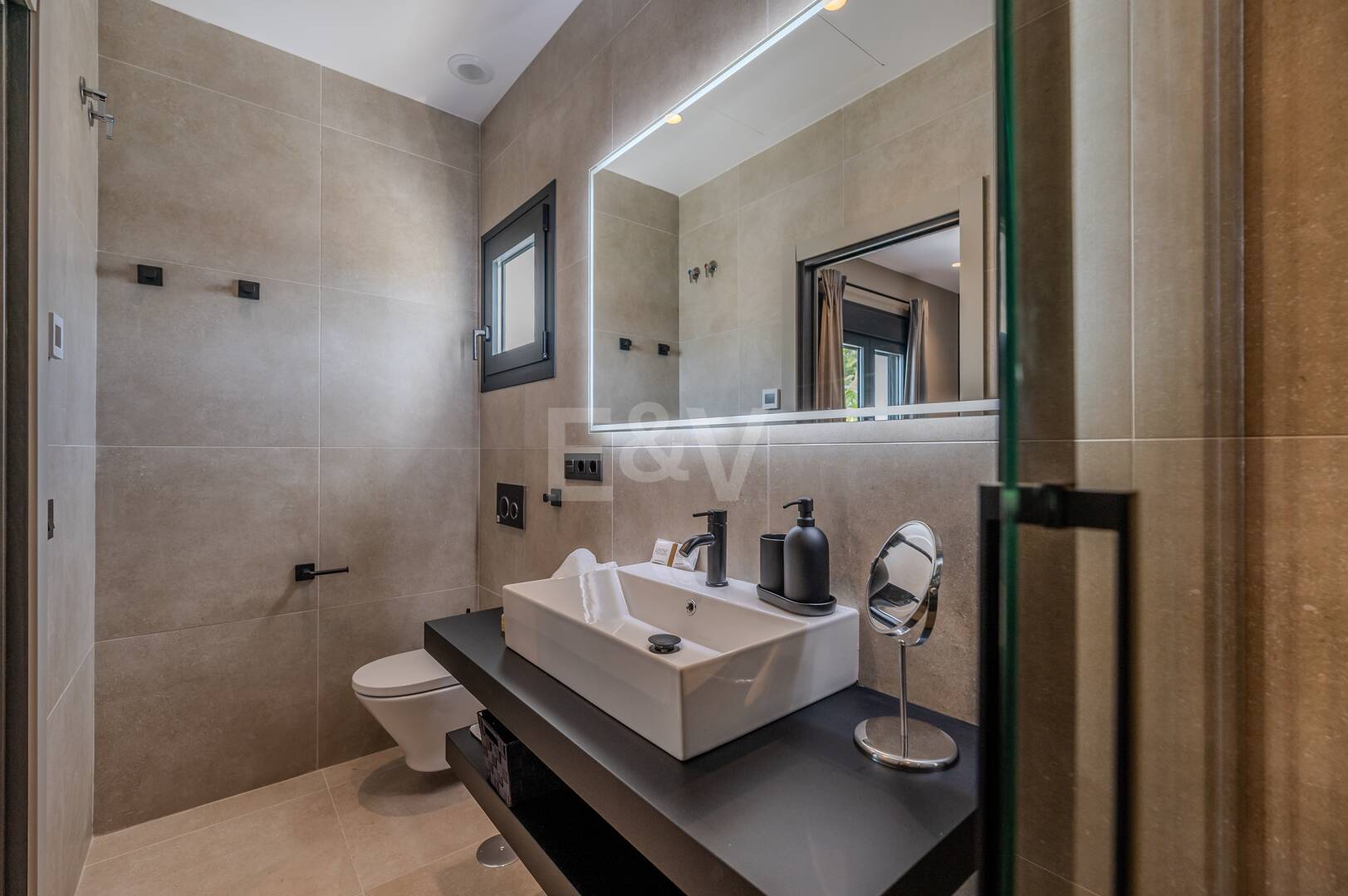 Utsökt modern villa i Marbesa - en stenkast från stranden