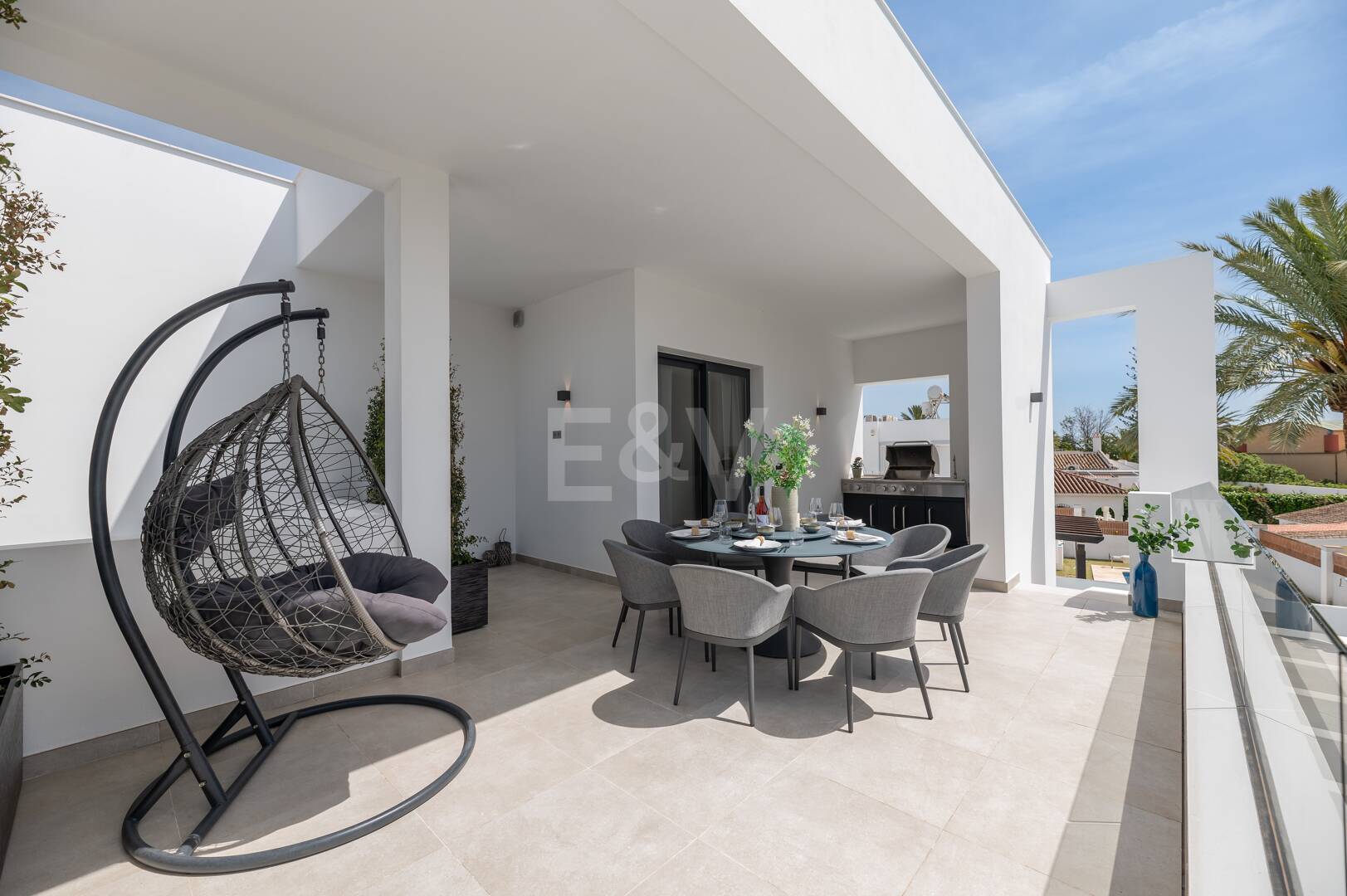 Utsökt modern villa i Marbesa - en stenkast från stranden