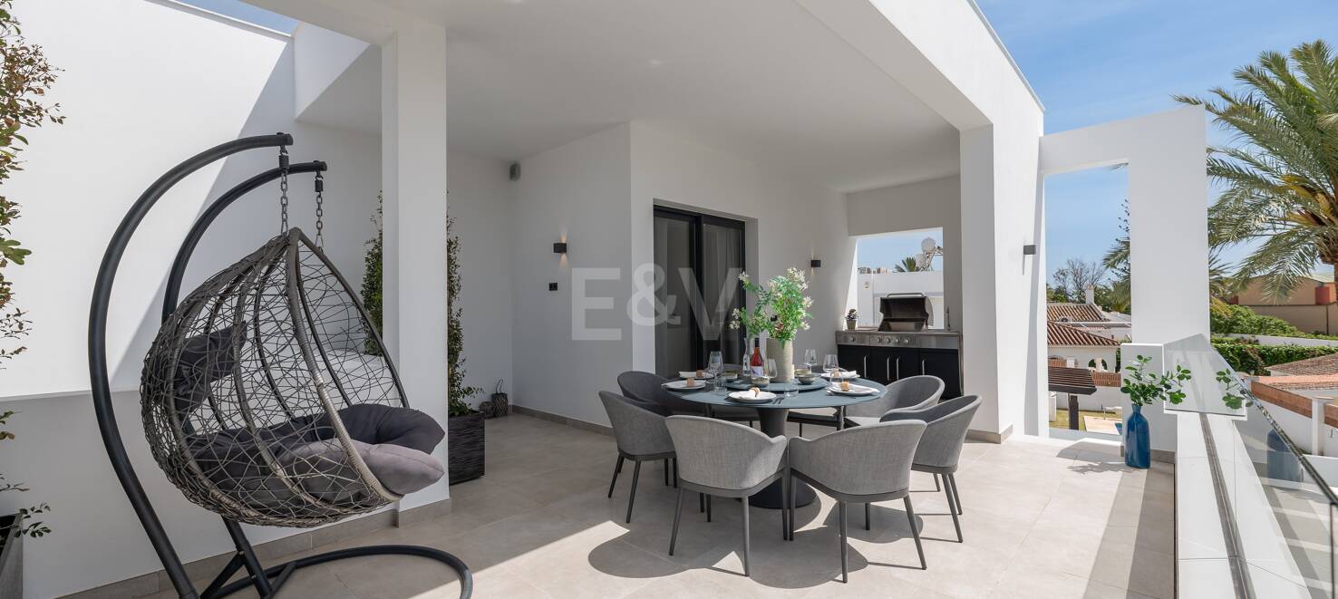 Utsökt modern villa i Marbesa - en stenkast från stranden