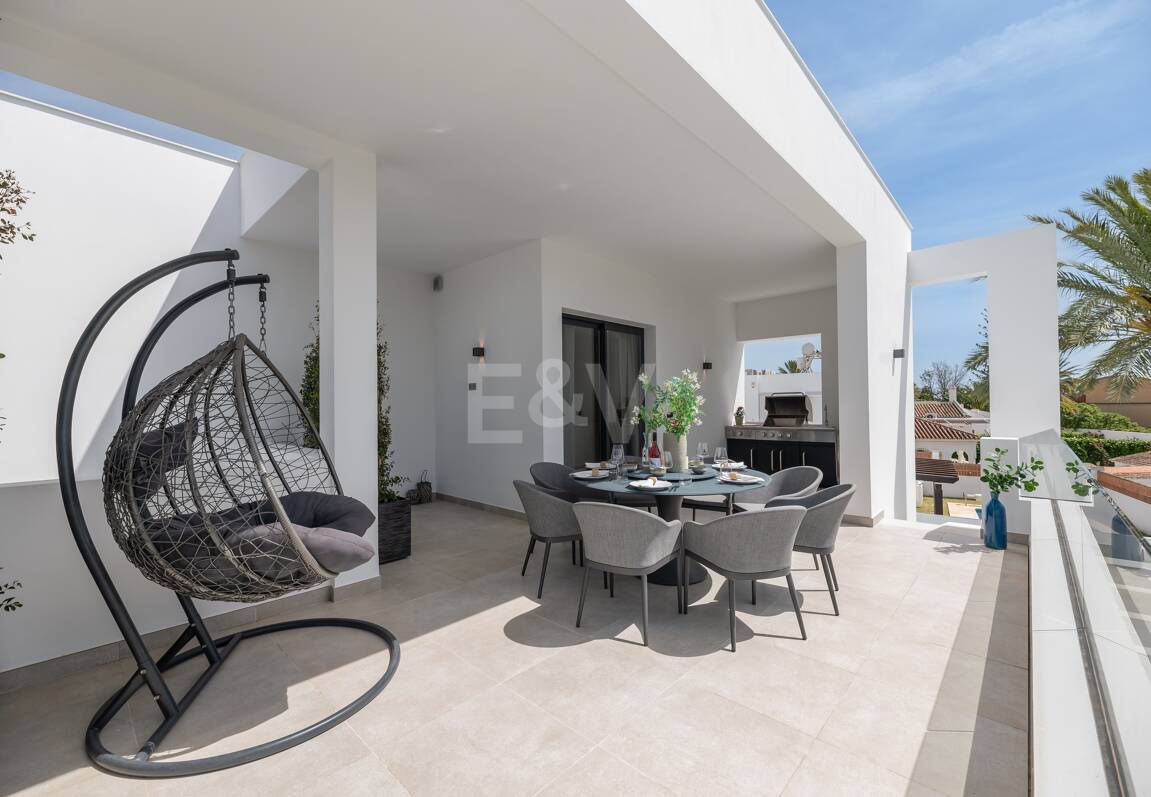 Utsökt modern villa i Marbesa - en stenkast från stranden