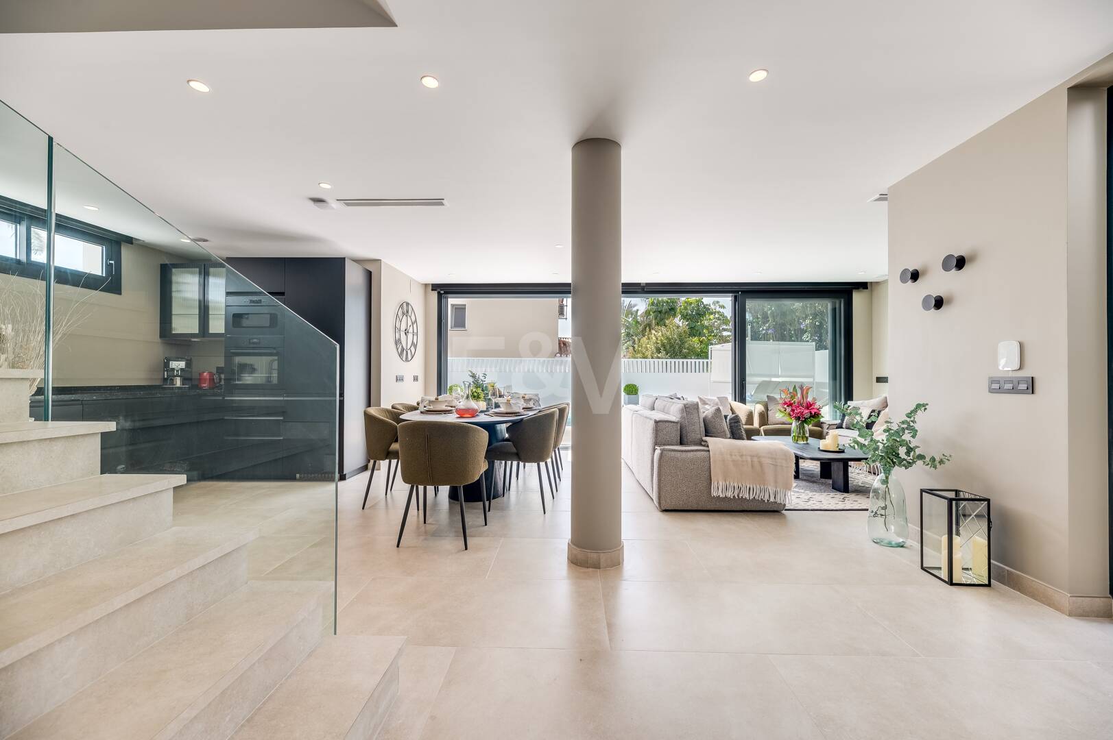 Utsökt modern villa i Marbesa - en stenkast från stranden