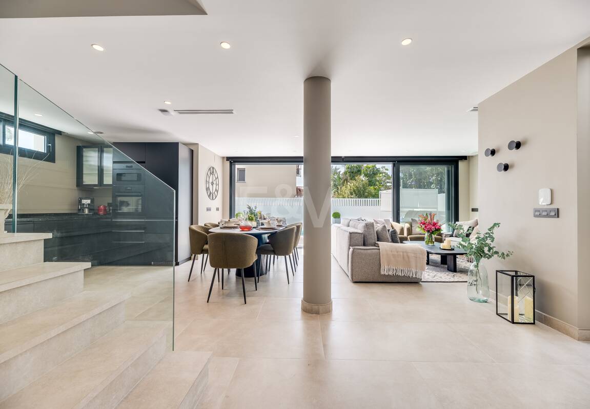 Utsökt modern villa i Marbesa - en stenkast från stranden