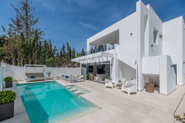 Utsökt modern villa i Marbesa - en stenkast från stranden