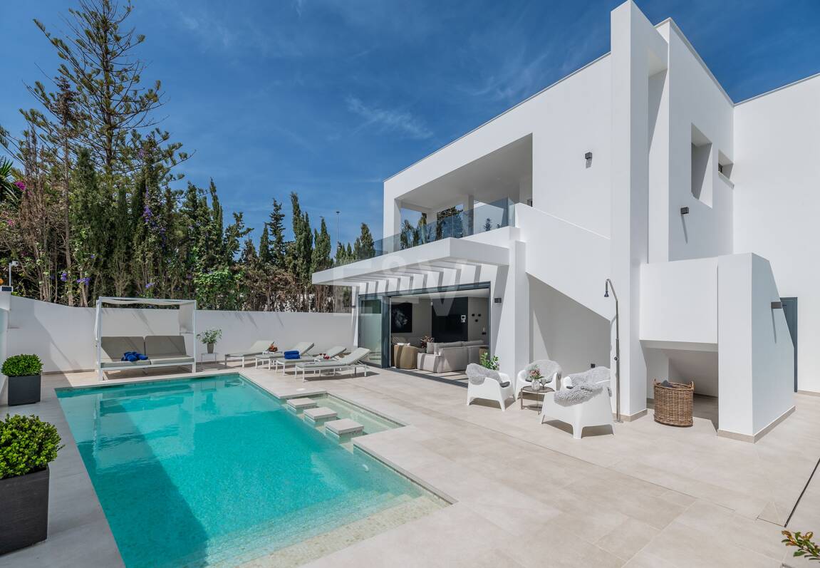 Utsökt modern villa i Marbesa - en stenkast från stranden