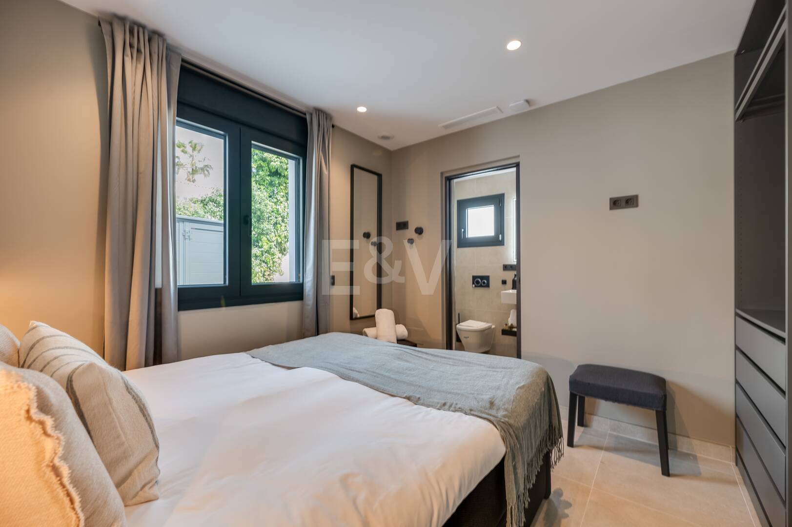 Utsökt modern villa i Marbesa - en stenkast från stranden