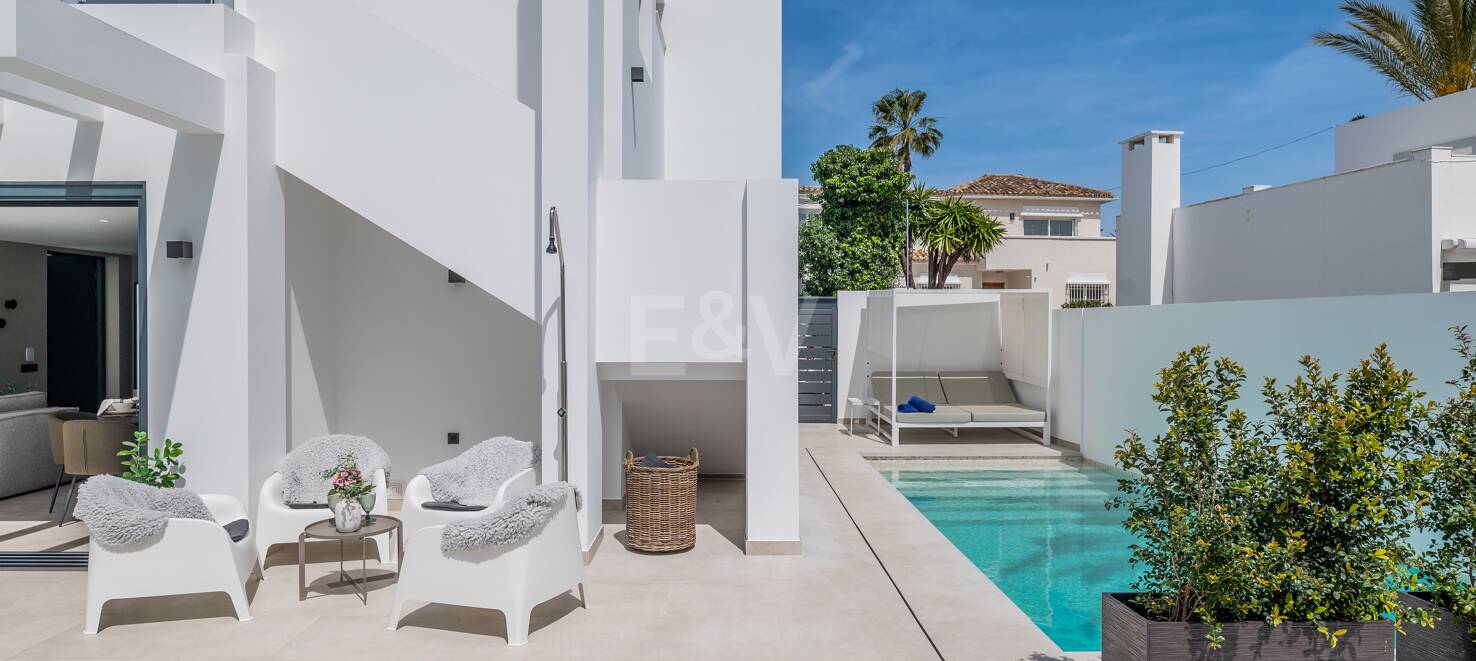 Utsökt modern villa i Marbesa - en stenkast från stranden