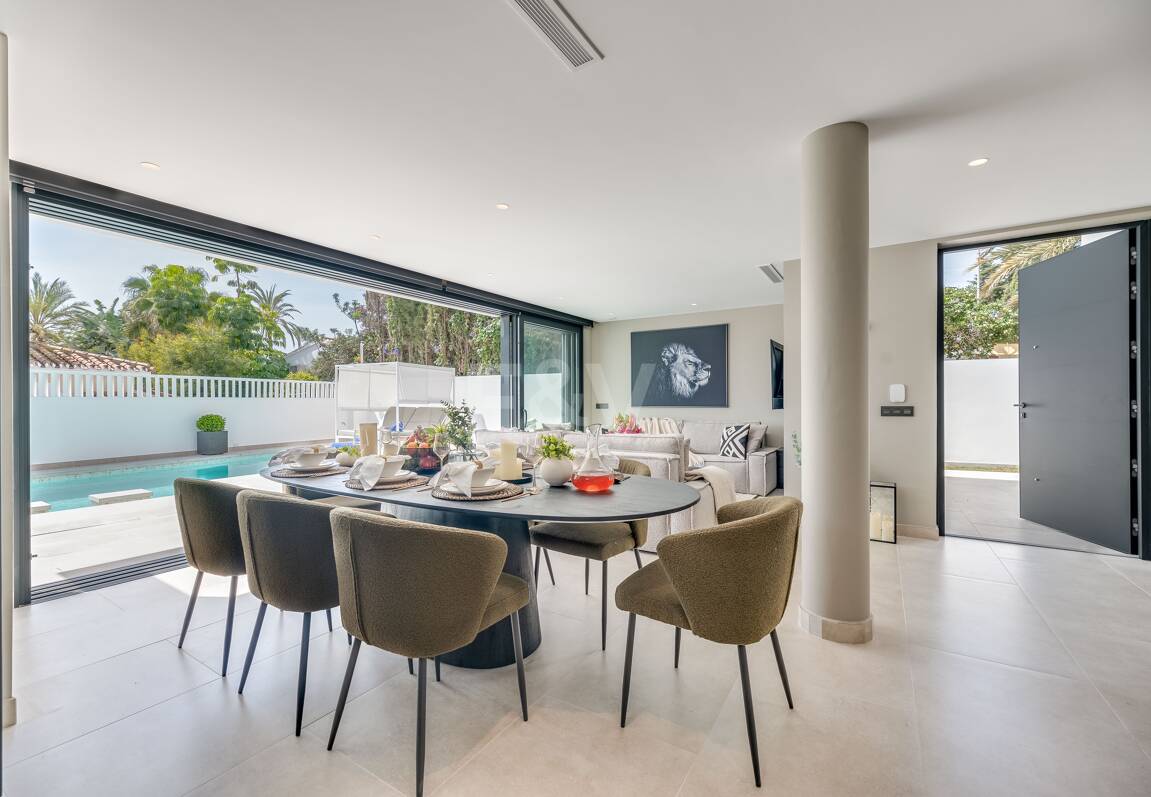 Utsökt modern villa i Marbesa - en stenkast från stranden