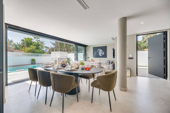 Utsökt modern villa i Marbesa - en stenkast från stranden