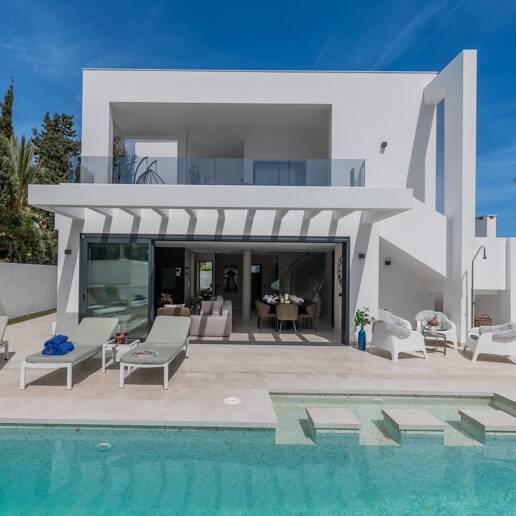 Utsökt modern villa i Marbesa - en stenkast från stranden