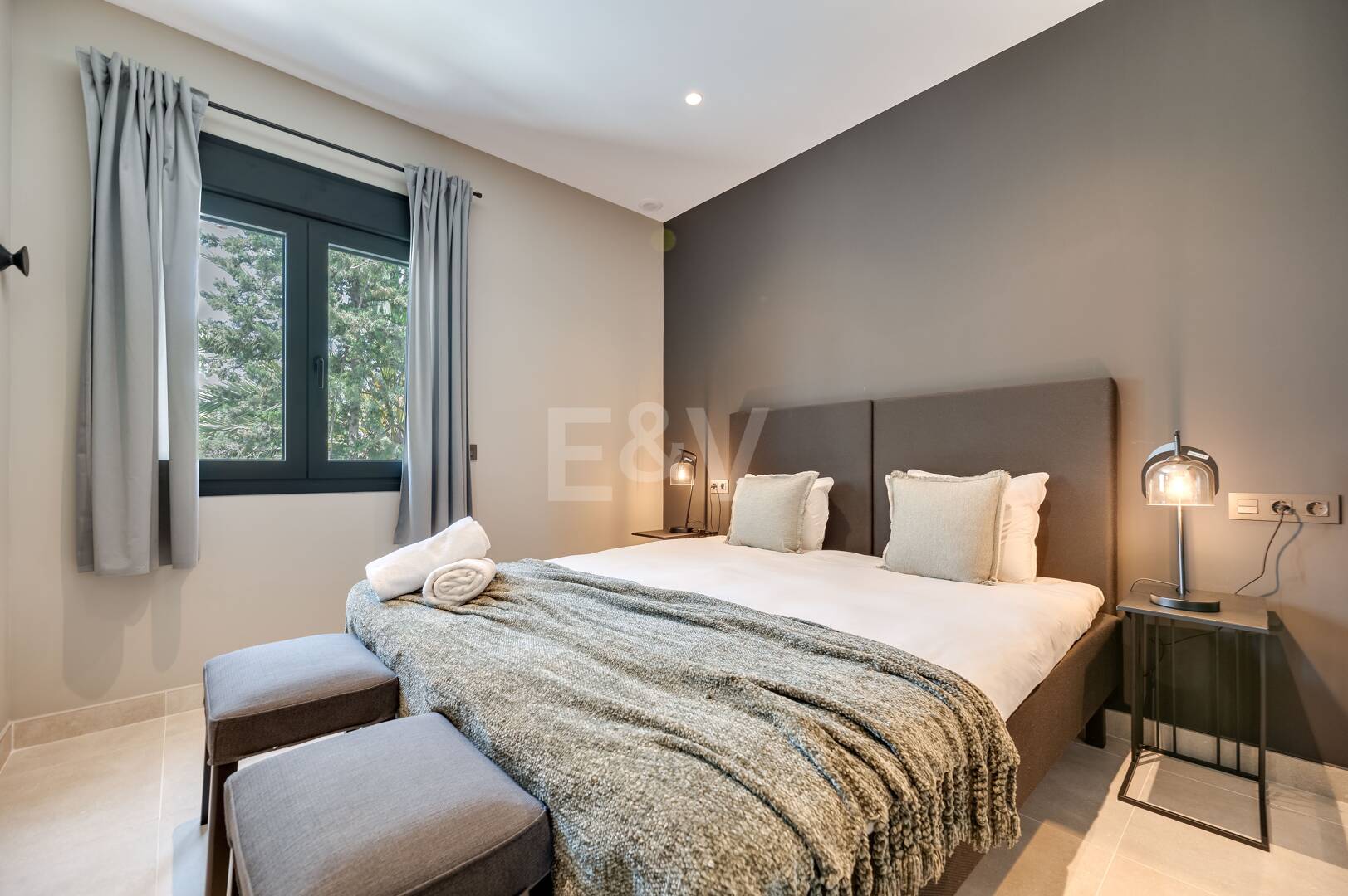 Nowoczesna willa w Marbesa - rzut kamieniami z plaży