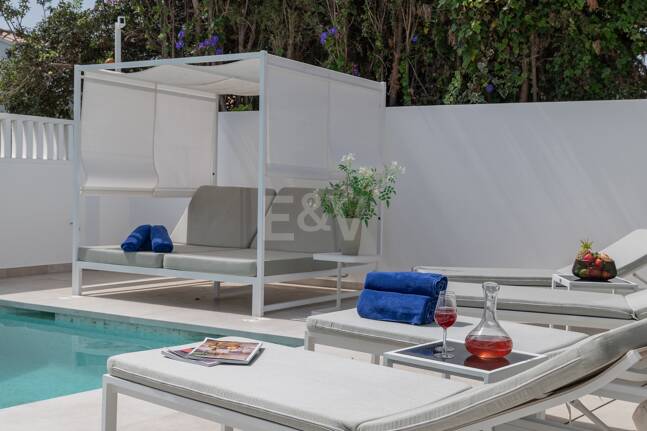 Utsökt modern villa i Marbesa - en stenkast från stranden