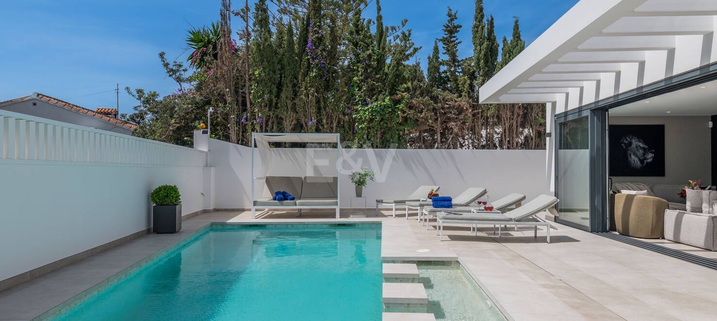 Utsökt modern villa i Marbesa - en stenkast från stranden