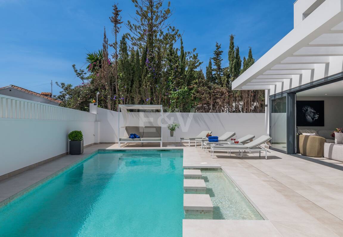 Utsökt modern villa i Marbesa - en stenkast från stranden