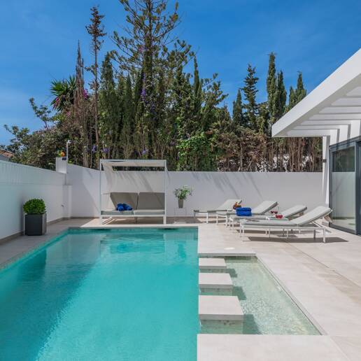 Exquisite Modern Villa in Marbesa – A Stones' Throw from the Beach