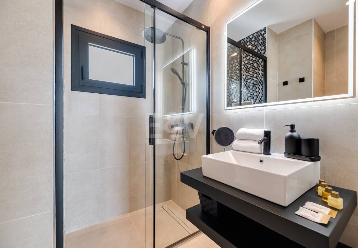 Utsökt modern villa i Marbesa - en stenkast från stranden