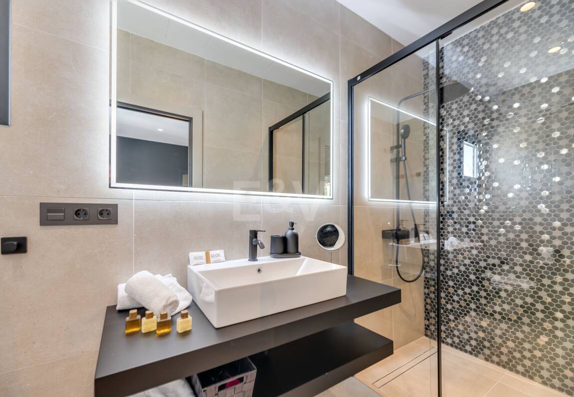 Utsökt modern villa i Marbesa - en stenkast från stranden