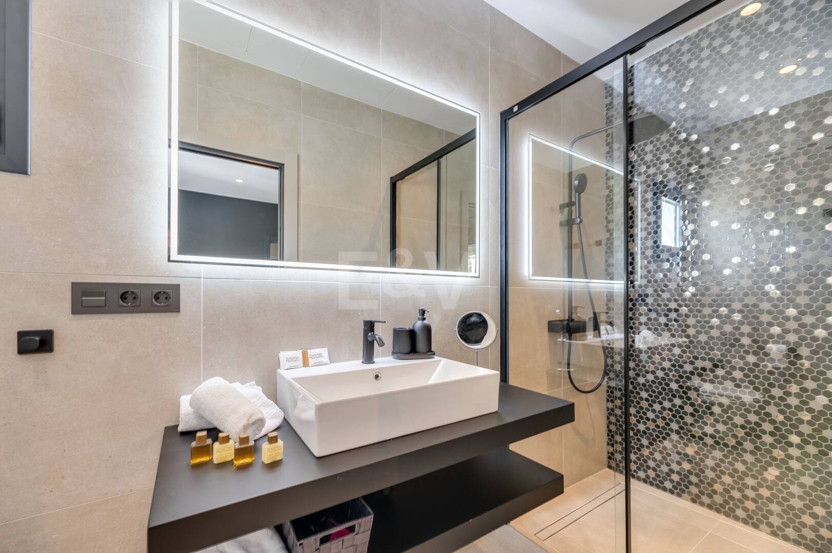 Utsökt modern villa i Marbesa - en stenkast från stranden