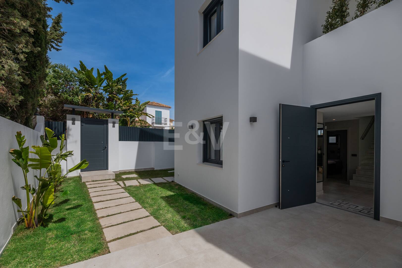 Utsökt modern villa i Marbesa - en stenkast från stranden