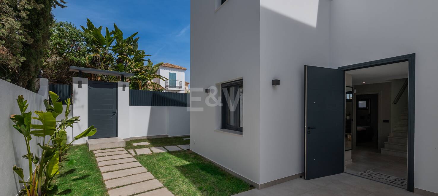 Utsökt modern villa i Marbesa - en stenkast från stranden