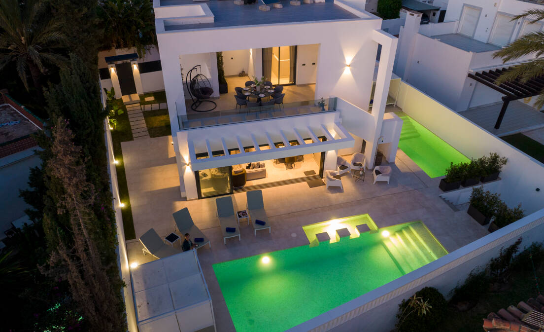 Exquise Villa moderne à Marbesa – Un jet de pierres de la plage