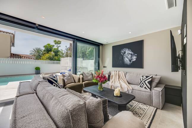 Utsökt modern villa i Marbesa - en stenkast från stranden