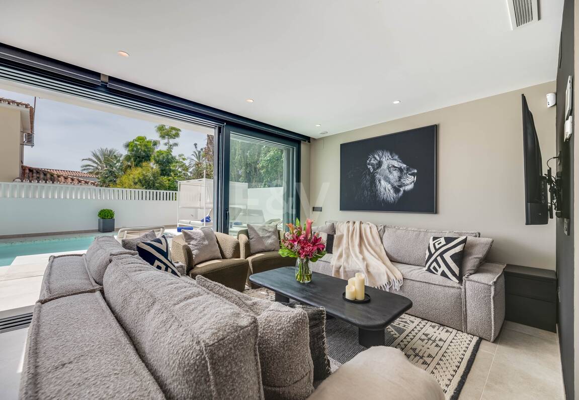 Utsökt modern villa i Marbesa - en stenkast från stranden