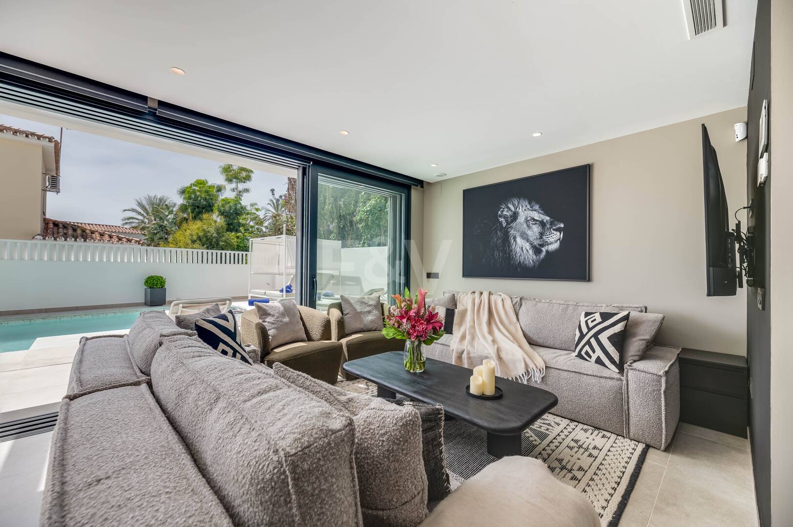 Utsökt modern villa i Marbesa - en stenkast från stranden