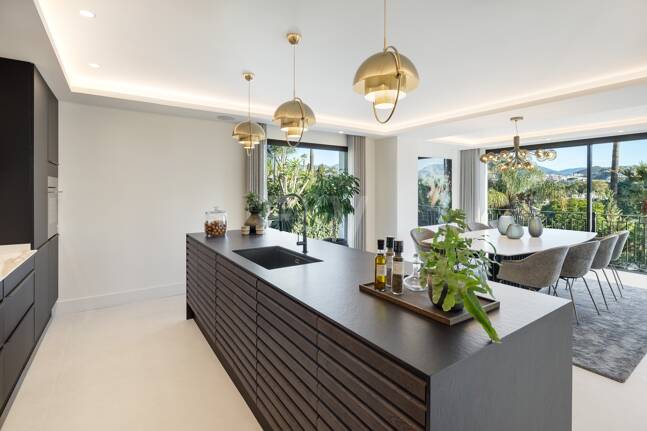 Utsökt Villa i Nueva Andalucía med andalusisk-scandinavian Charm