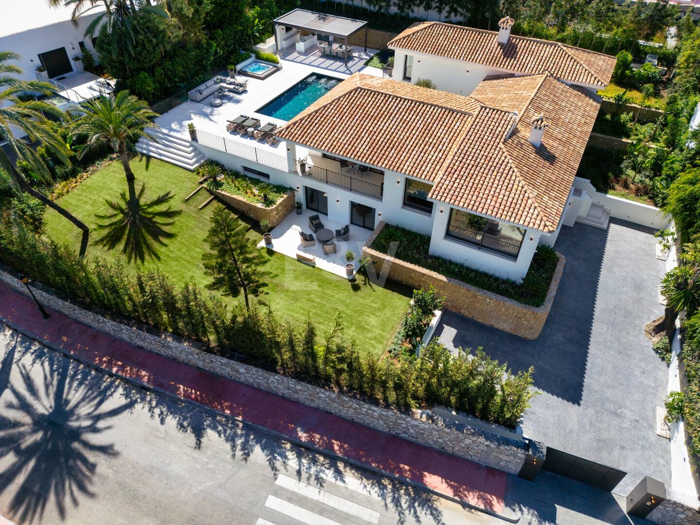 Utsökt Villa i Nueva Andalucía med andalusisk-scandinavian Charm