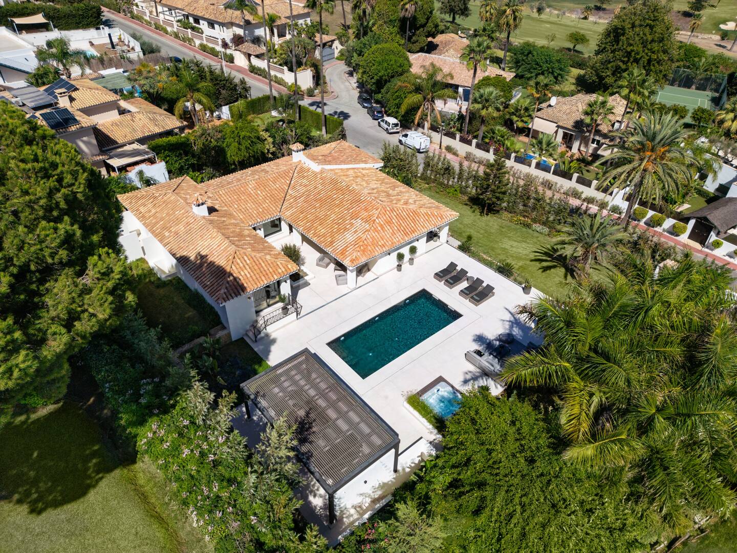 Utsökt Villa i Nueva Andalucía med andalusisk-scandinavian Charm