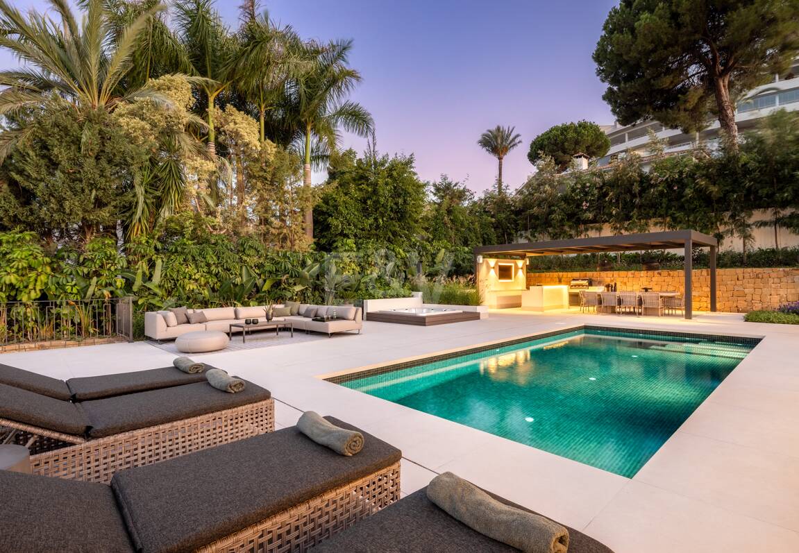 Utsökt Villa i Nueva Andalucía med andalusisk-scandinavian Charm