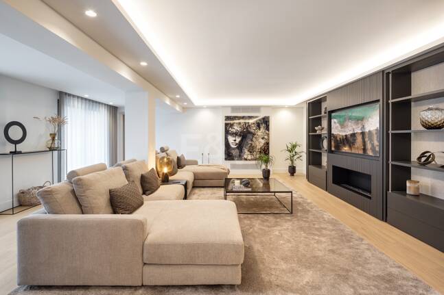 Utsökt Villa i Nueva Andalucía med andalusisk-scandinavian Charm