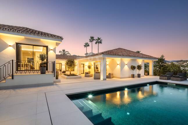 Utsökt Villa i Nueva Andalucía med andalusisk-scandinavian Charm