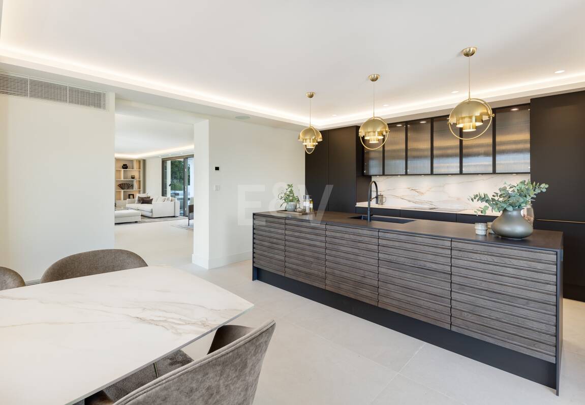 Utsökt Villa i Nueva Andalucía med andalusisk-scandinavian Charm