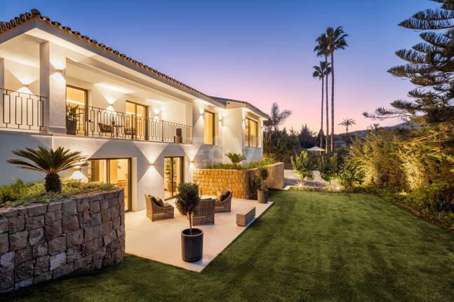 Utsökt Villa i Nueva Andalucía med andalusisk-scandinavian Charm