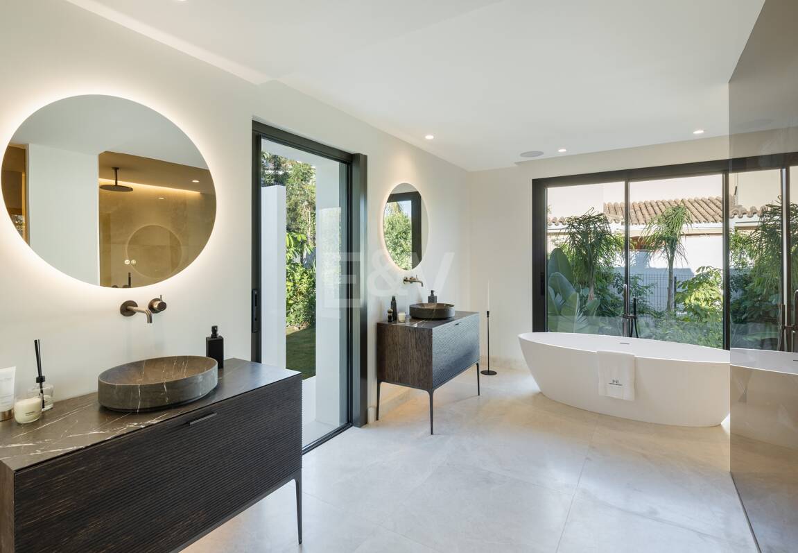 Utsökt Villa i Nueva Andalucía med andalusisk-scandinavian Charm