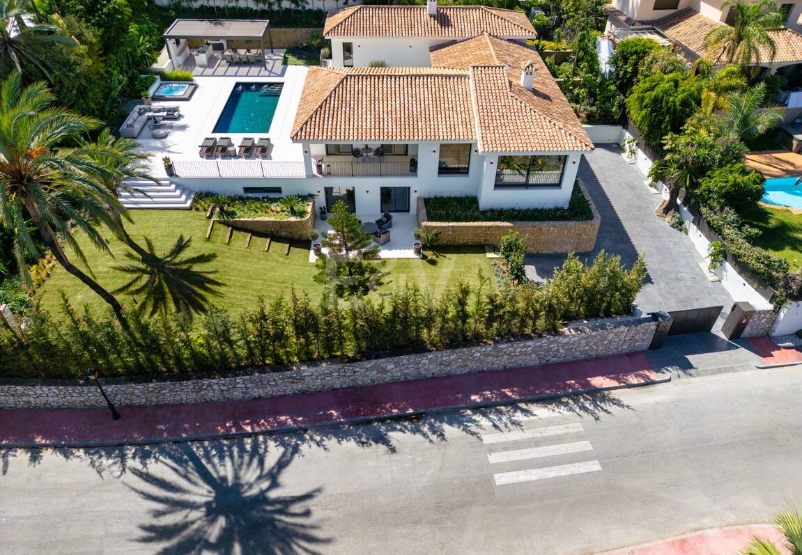 Utsökt Villa i Nueva Andalucía med andalusisk-scandinavian Charm