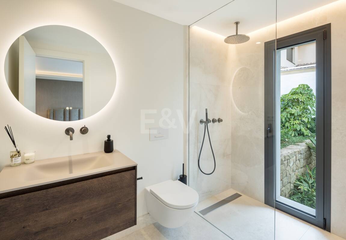 Utsökt Villa i Nueva Andalucía med andalusisk-scandinavian Charm