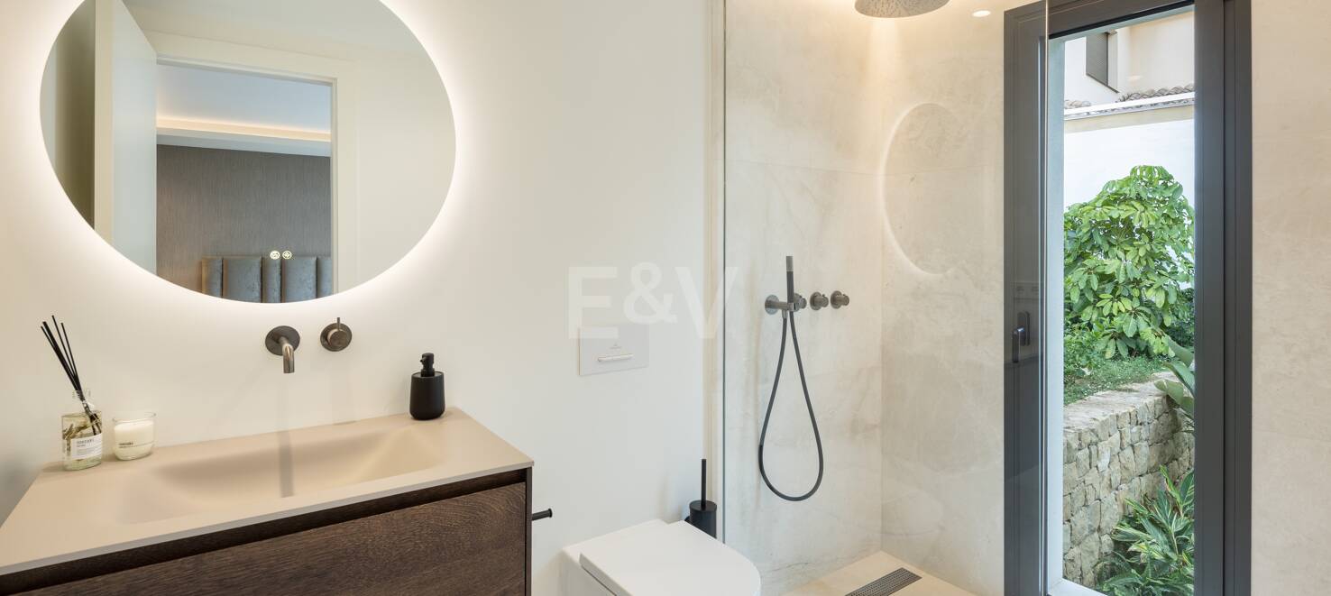 Wybitna willa w Nueva Andalucía z Andaluzjańską Skandynawską Charm