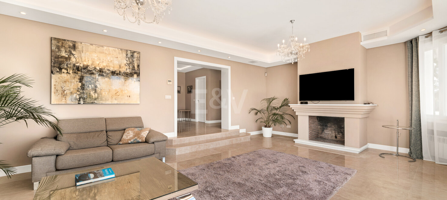 Exclusive 9-Bedroom Villa with Sea Views in El Rosario